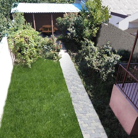 Rest Guest House Ереван Экстерьер фото