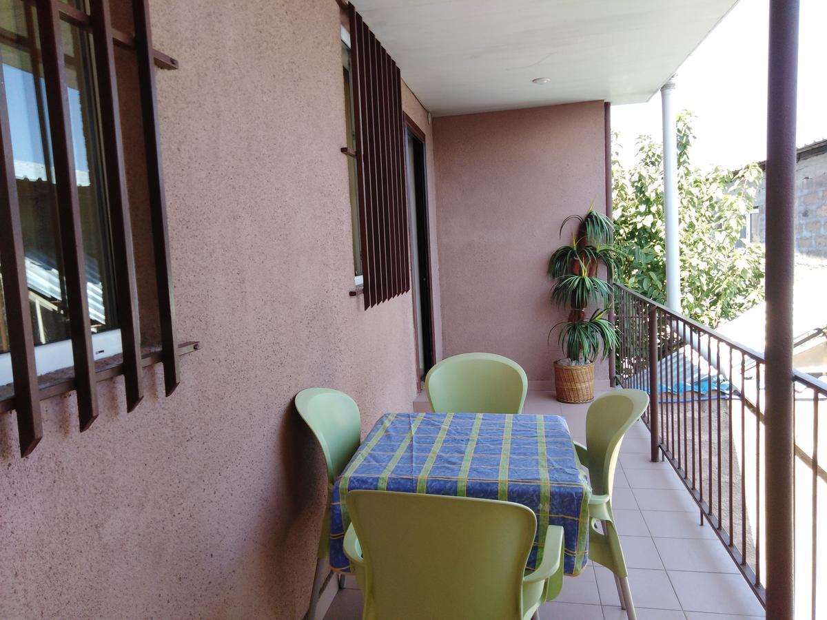 Rest Guest House Ереван Экстерьер фото
