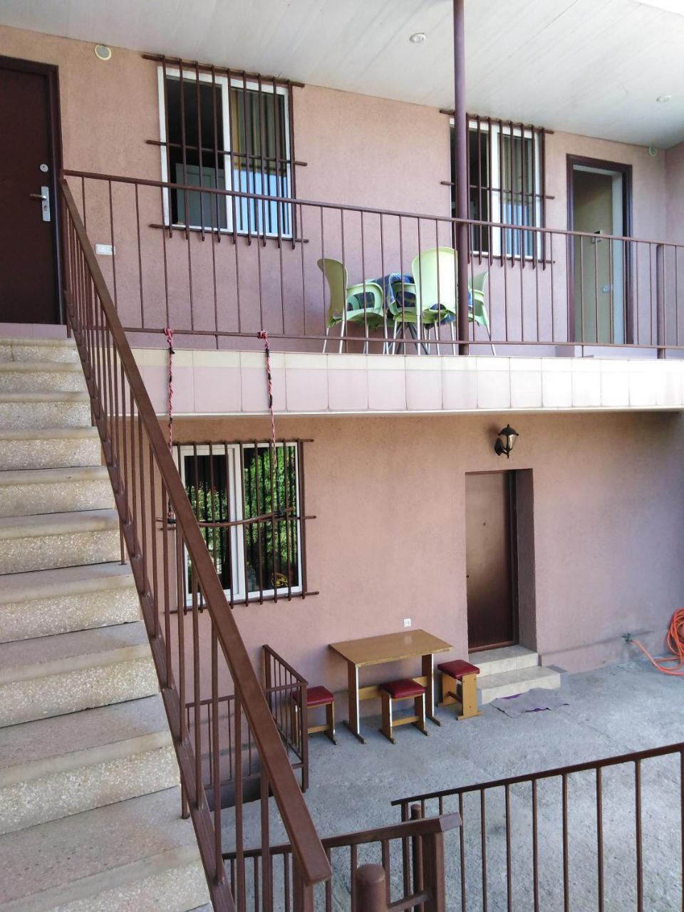 Rest Guest House Ереван Экстерьер фото