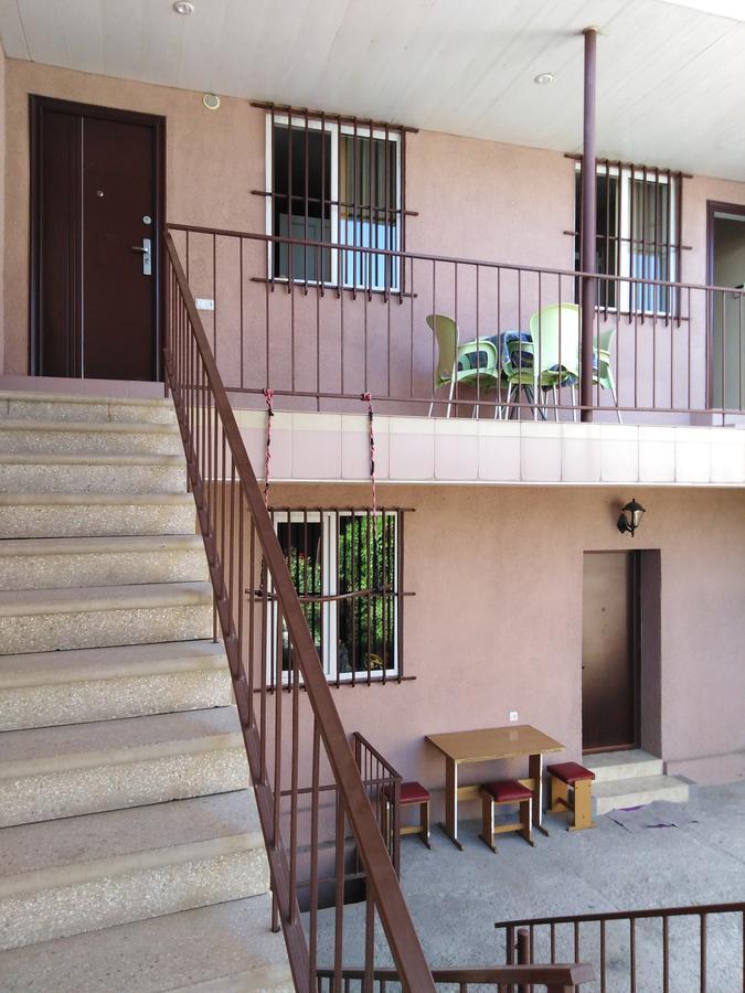 Rest Guest House Ереван Экстерьер фото