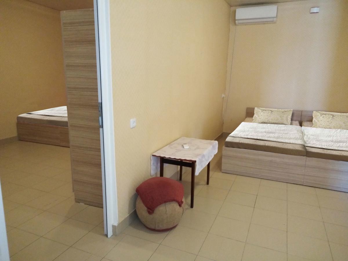 Rest Guest House Ереван Экстерьер фото
