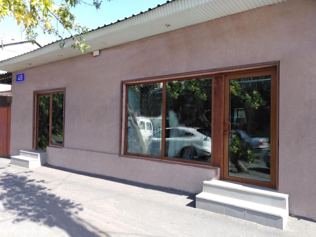 Rest Guest House Ереван Экстерьер фото